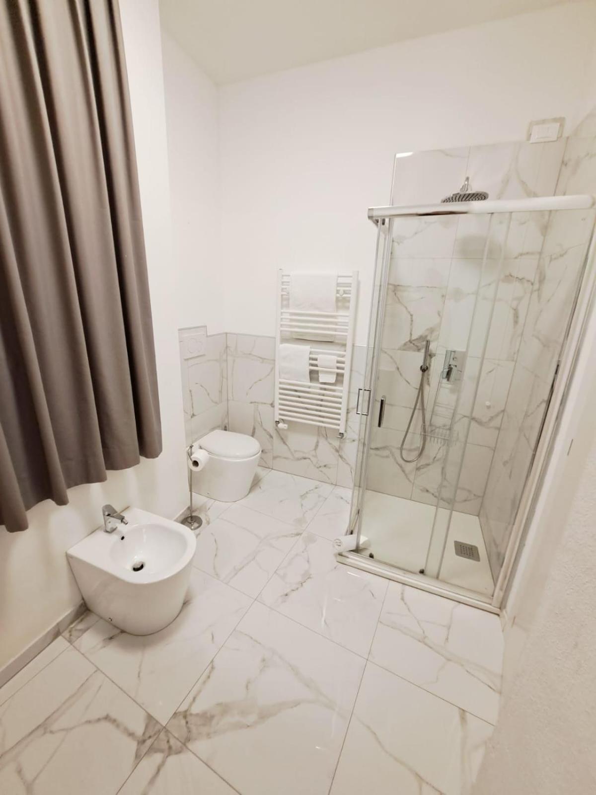 The Gallery Boutique Rooms Trieste Bagian luar foto